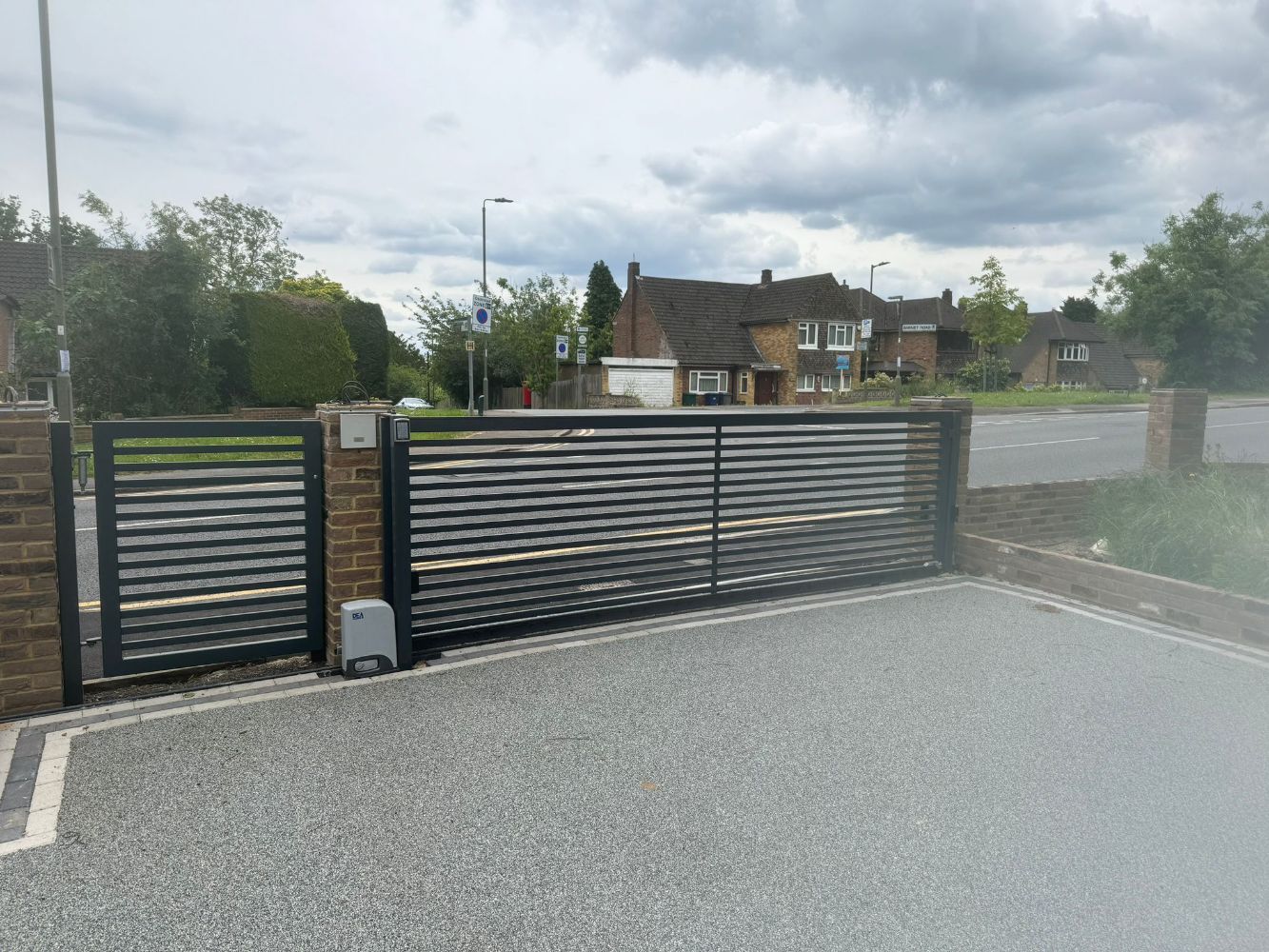 Modern sliding gate with horizontal slats and automation