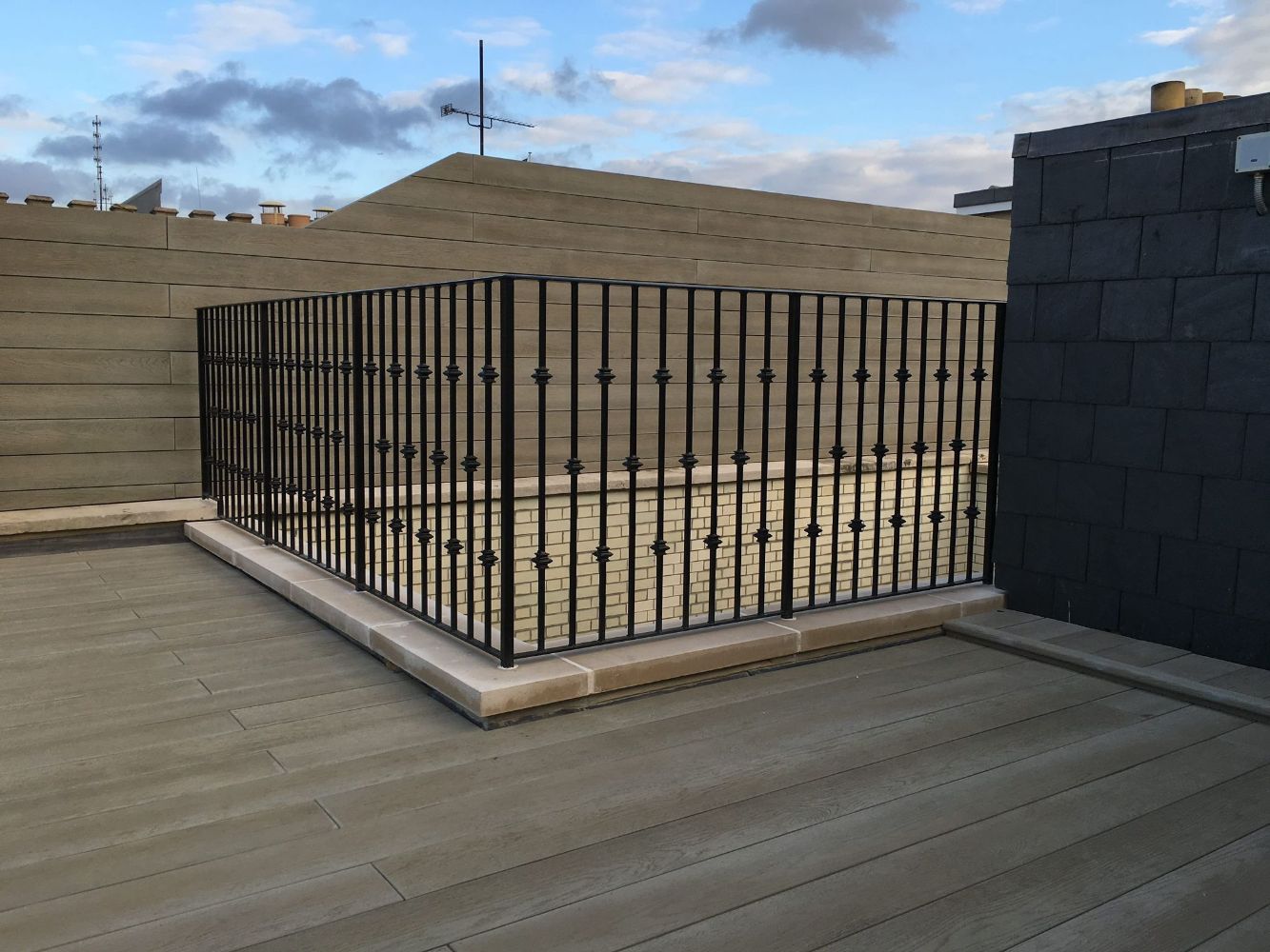 Modern rooftop railings with vertical bars and decorative spear tops